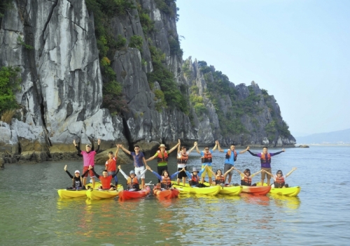 F02 - HALONG BAY 3 DAYS - 2 NIGHTS ON BOAT (FULL KAYAK)